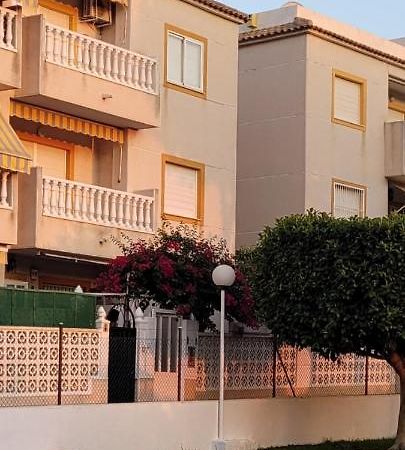 Apartamento Bajo Con Terraza Y Piscina تورّيفيِخا المظهر الخارجي الصورة