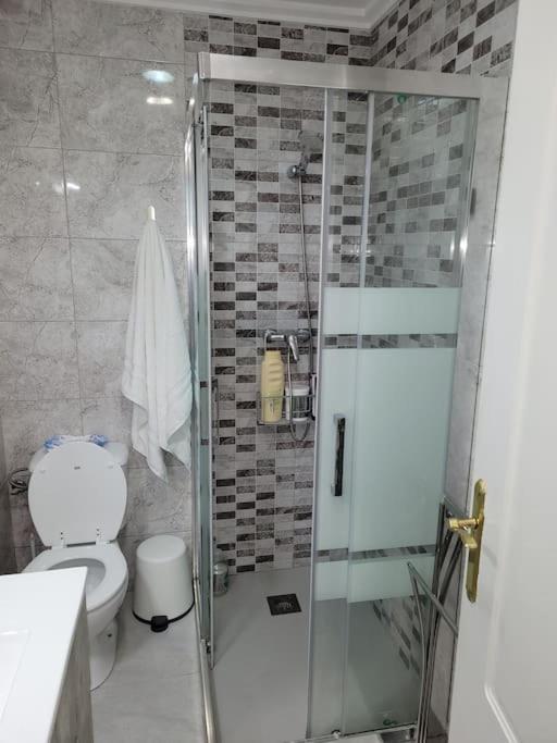 Apartamento Bajo Con Terraza Y Piscina تورّيفيِخا المظهر الخارجي الصورة