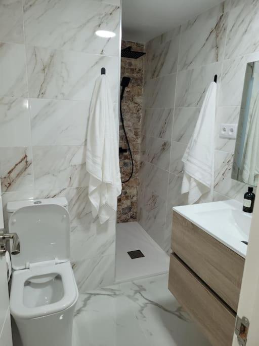 Apartamento Bajo Con Terraza Y Piscina تورّيفيِخا المظهر الخارجي الصورة