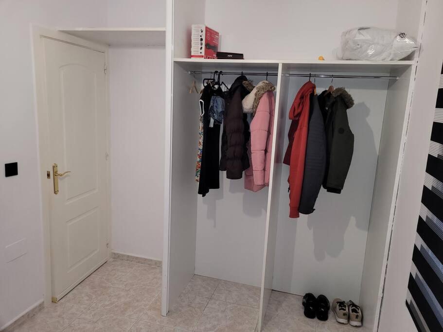 Apartamento Bajo Con Terraza Y Piscina تورّيفيِخا المظهر الخارجي الصورة