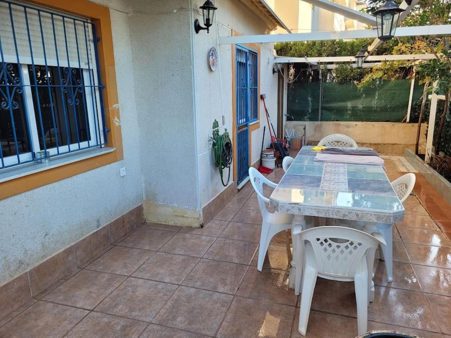 Apartamento Bajo Con Terraza Y Piscina تورّيفيِخا المظهر الخارجي الصورة