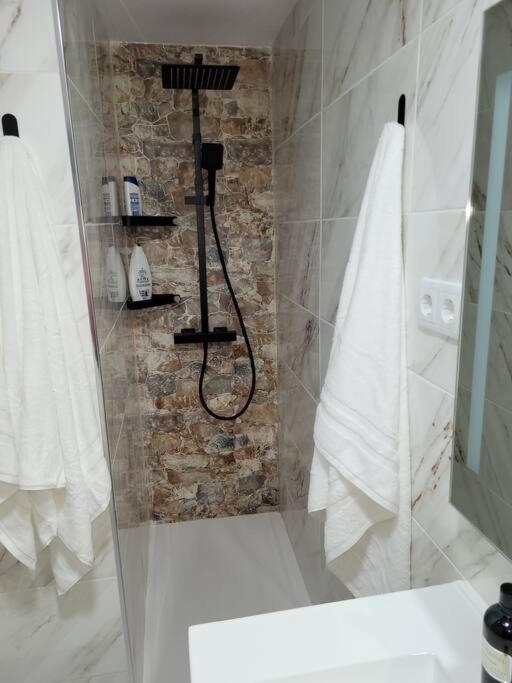 Apartamento Bajo Con Terraza Y Piscina تورّيفيِخا المظهر الخارجي الصورة
