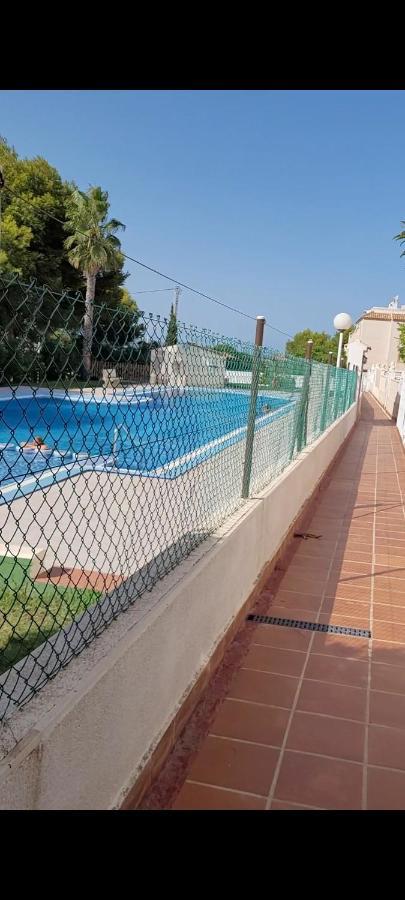 Apartamento Bajo Con Terraza Y Piscina تورّيفيِخا المظهر الخارجي الصورة