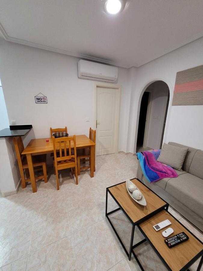 Apartamento Bajo Con Terraza Y Piscina تورّيفيِخا المظهر الخارجي الصورة