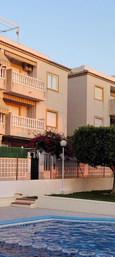Apartamento Bajo Con Terraza Y Piscina تورّيفيِخا المظهر الخارجي الصورة