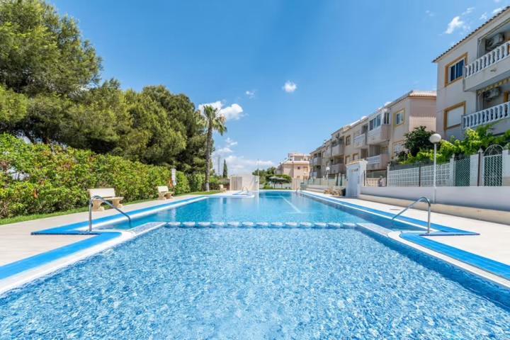 Apartamento Bajo Con Terraza Y Piscina تورّيفيِخا المظهر الخارجي الصورة